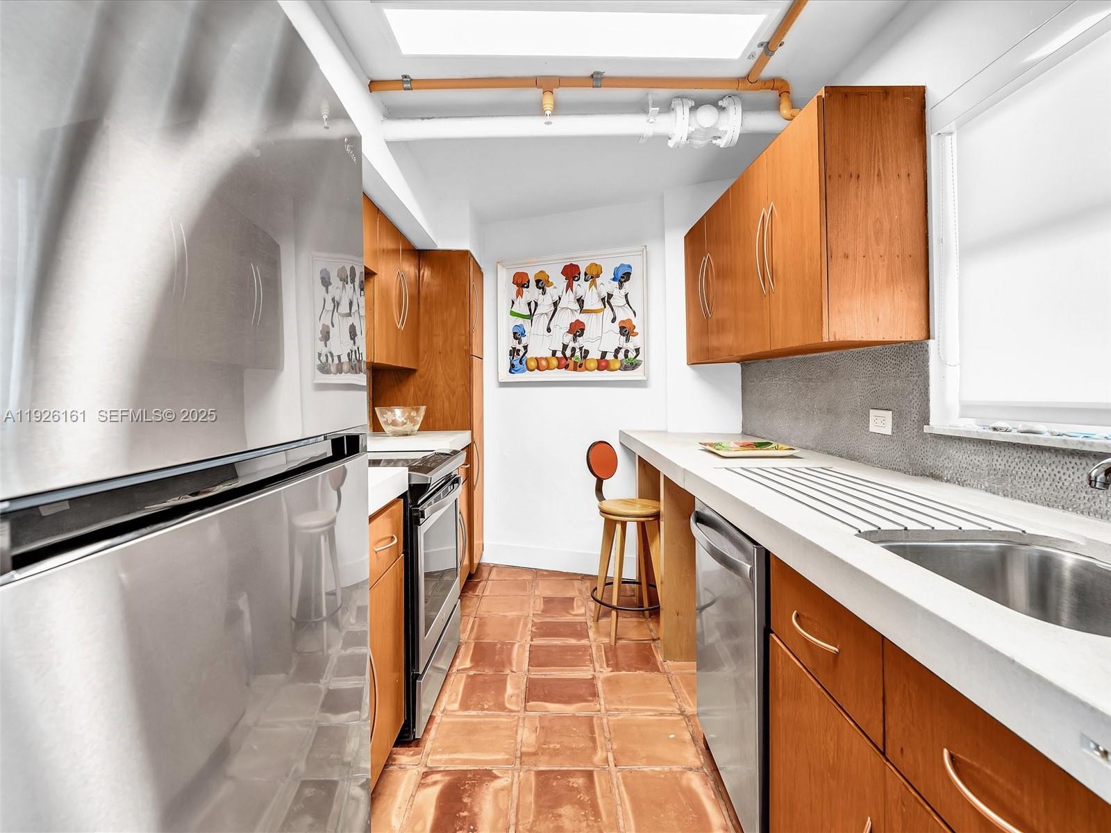 1881 Washington Ave 16E