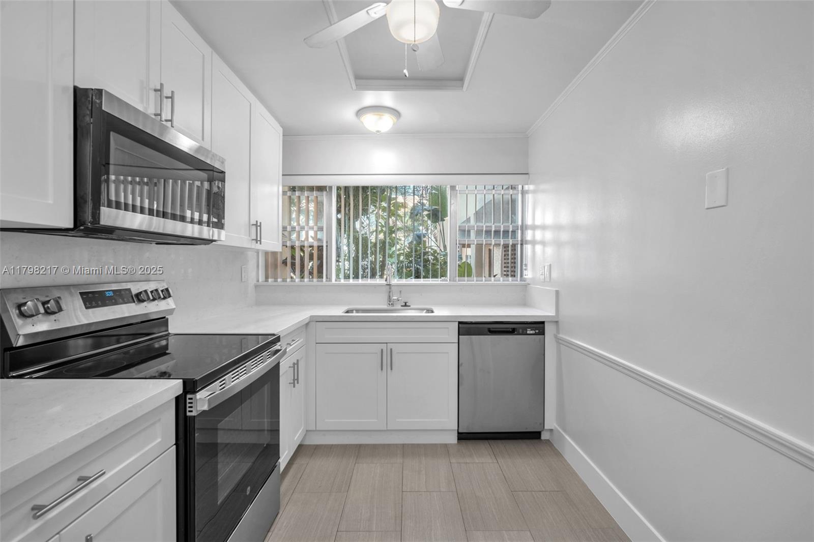 940 Ne 199th St 1M, Miami, Broward County, Florida - 2 Bedrooms  
2 Bathrooms - 