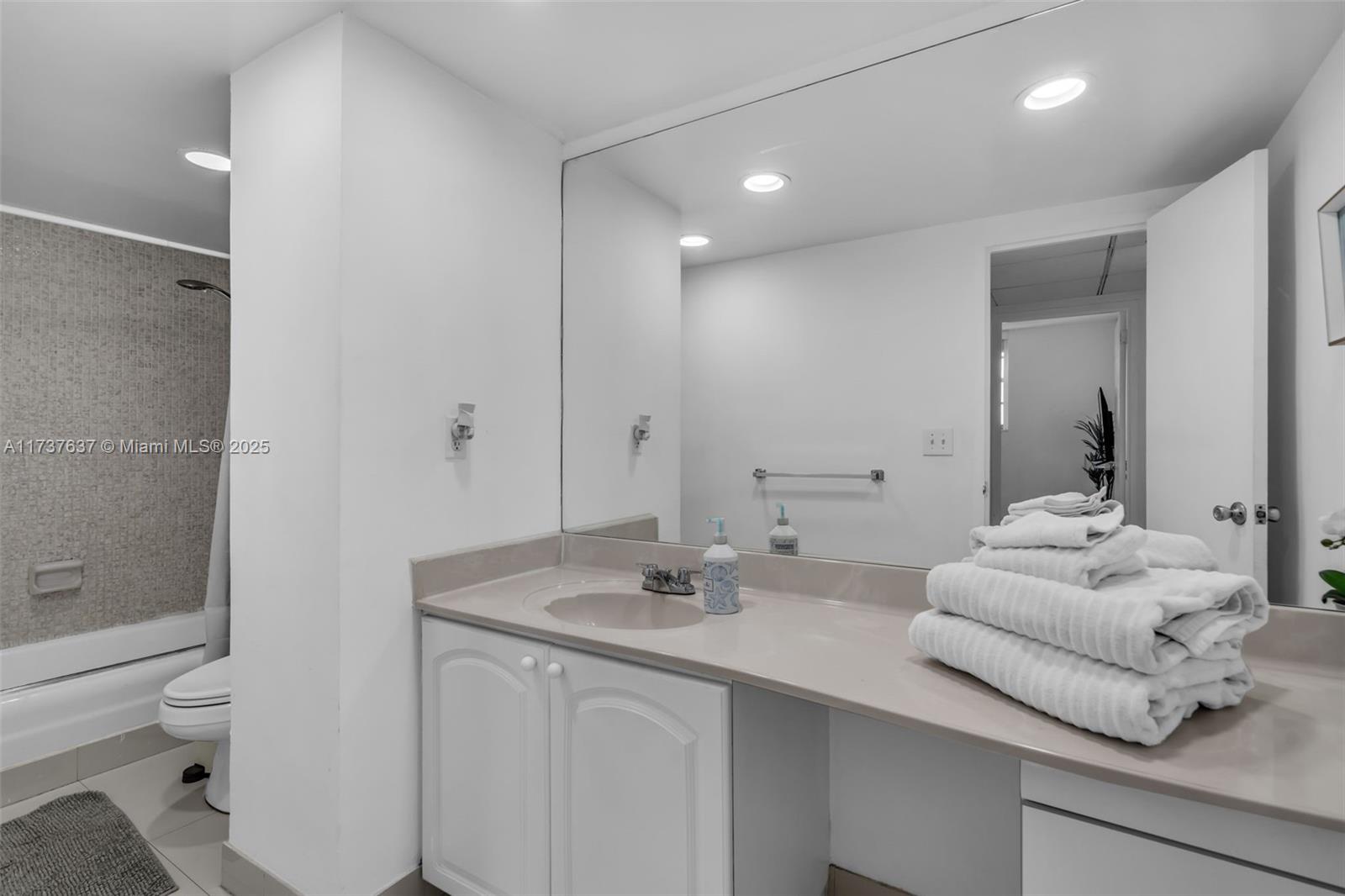 SIAN OCEAN RESIDENCES CON - Residential