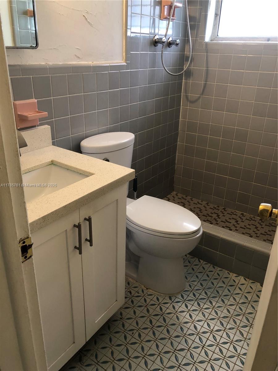 Photo 1 of 1723 Johnson St 2, Hollywood, Florida, $1,500, Web #: 11785761