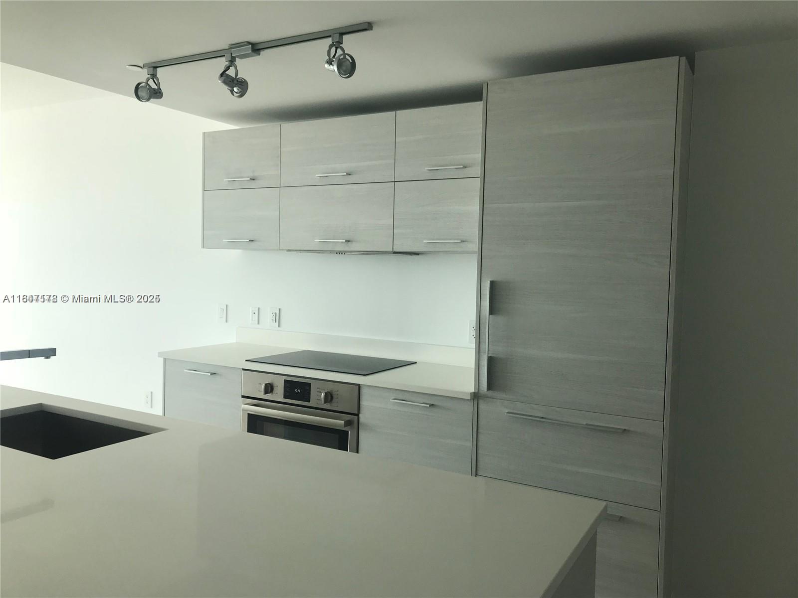 650 NE 32nd St 3403