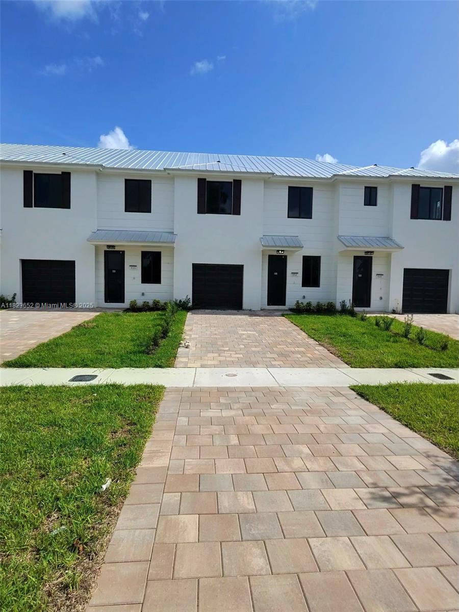 NO ASSOCIATION.NEW CONSTRUCTION, READY TO CLOSE, FHA APPROVED, 3 BEDROOMS AND 4 BEDROOMS AVAILABLE,
3/2.5 TOWNHOUSE IN A CORNER LOT, ONE CAR GARAGE, LAMINATED FLOORS ALL THROUGHOUT, WOOD CABINETS, BIG PATIO, IMPACT DOORS AND WINDOWS.EASY TO SHOW