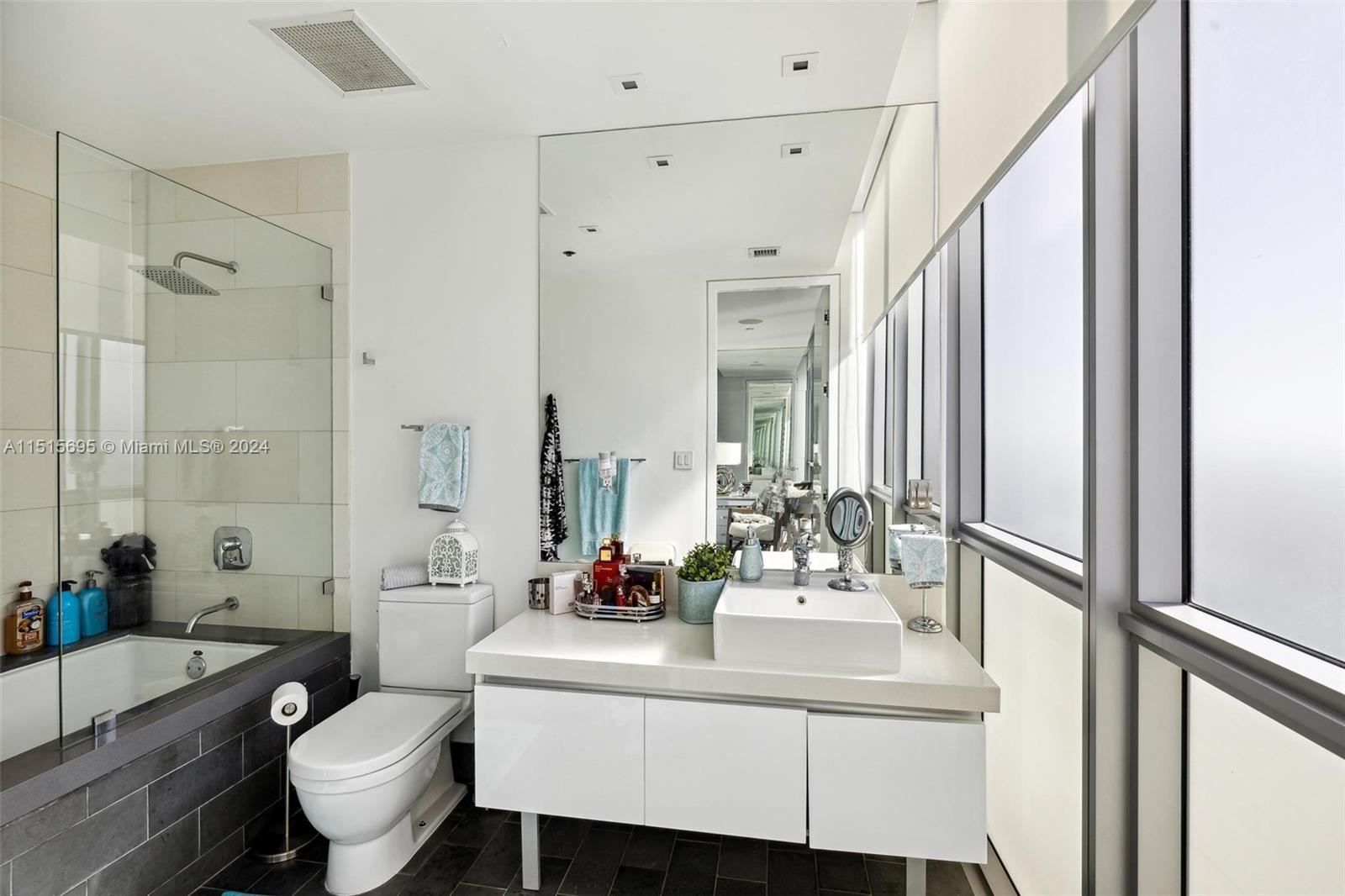 MARQUIS CONDO - Residential