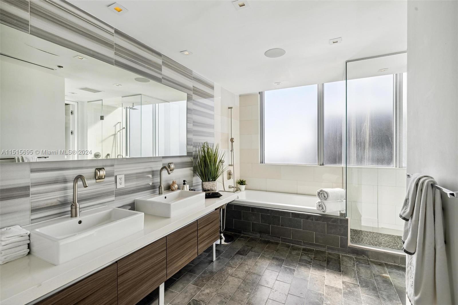 MARQUIS CONDO - Residential