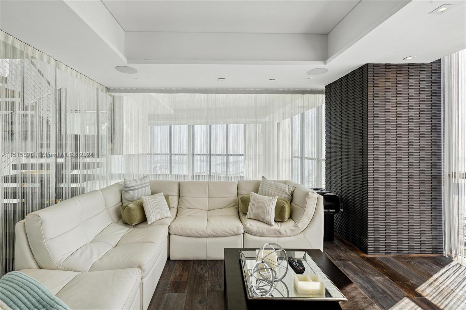 MARQUIS CONDO - Residential