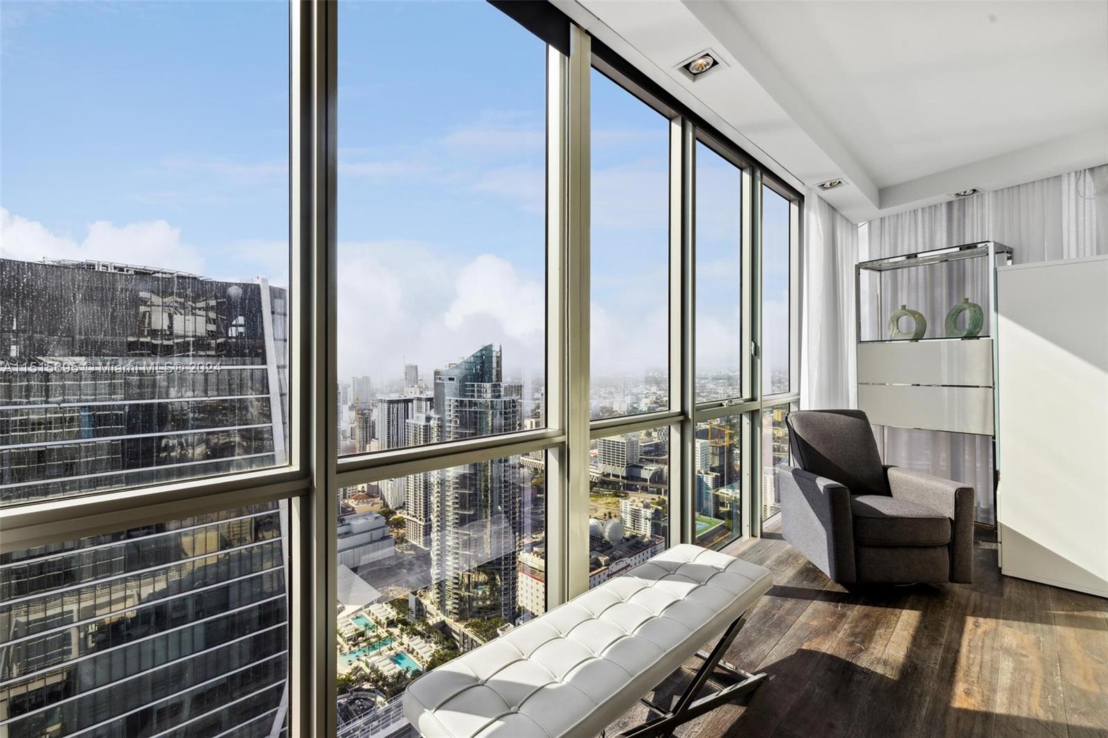 MARQUIS CONDO - Residential