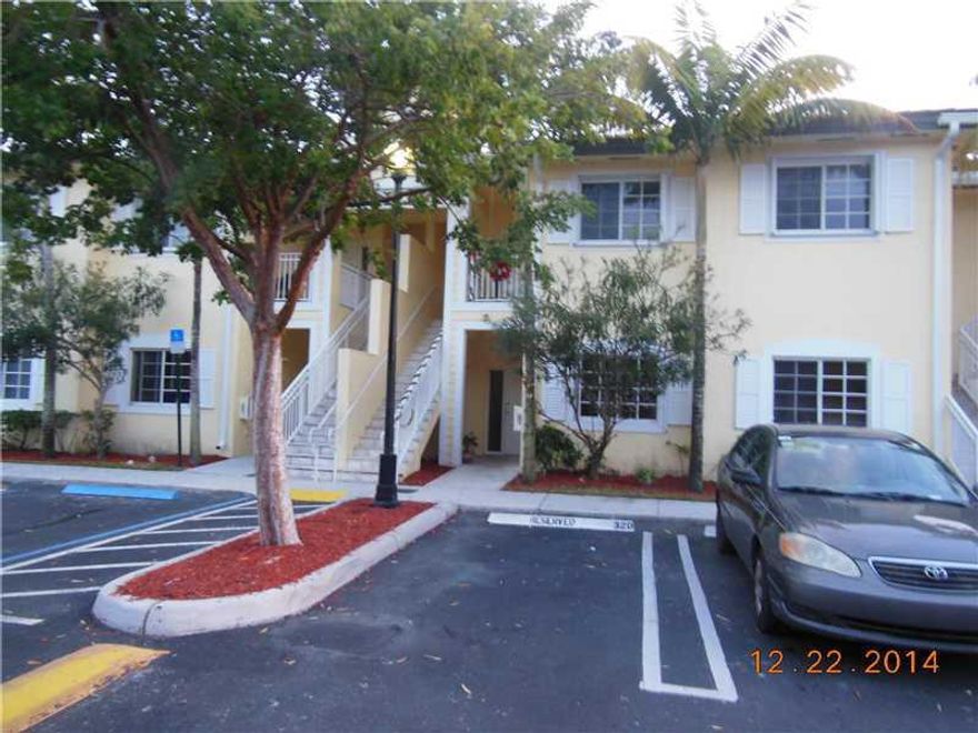 BEAUTIFUL 3/2 APARTMENT. PRIVATE PATIO, PERFECT FOR BBQ AND ENTERTAINING. TWO ASSIGNED PARKING SPACES, WHITE KITCHEN CABINETS, STAINLESS STEEL APPLIANCES, WASHER AND DRYER. EASY ACCES TO FLORIDA TURNPIKE, US 1 AND BAPTIST HOSPITAL. CALL LA TODAY FOR MORE  INFORMATION!!