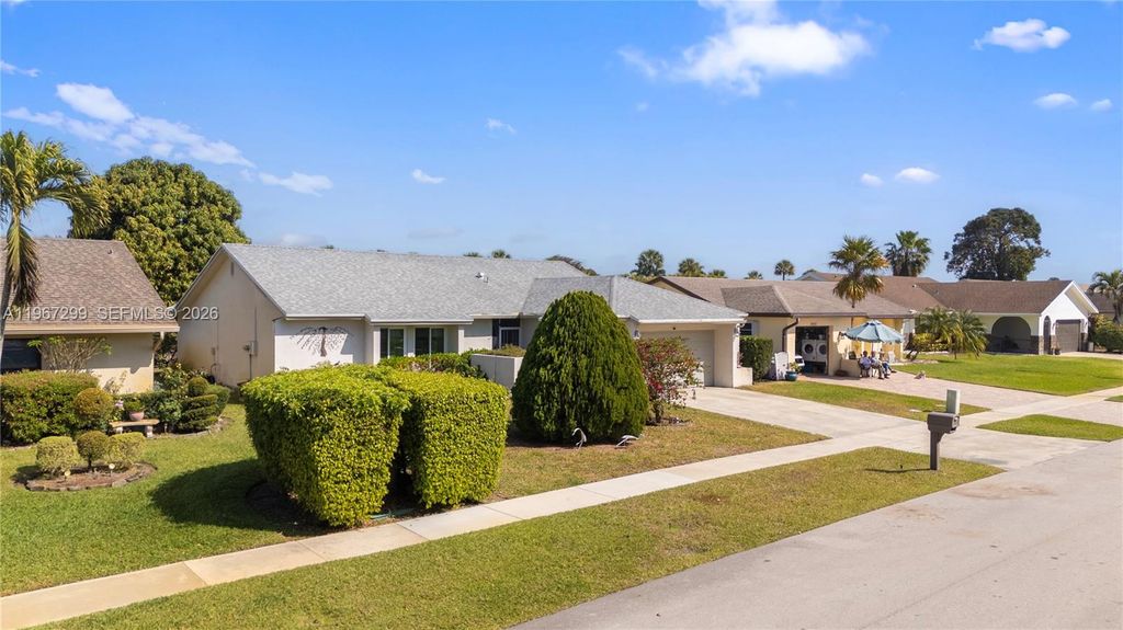 Photo of 10681 Greenbriar Ct, Boca Raton, FL 33498 (MLS # A11967299)