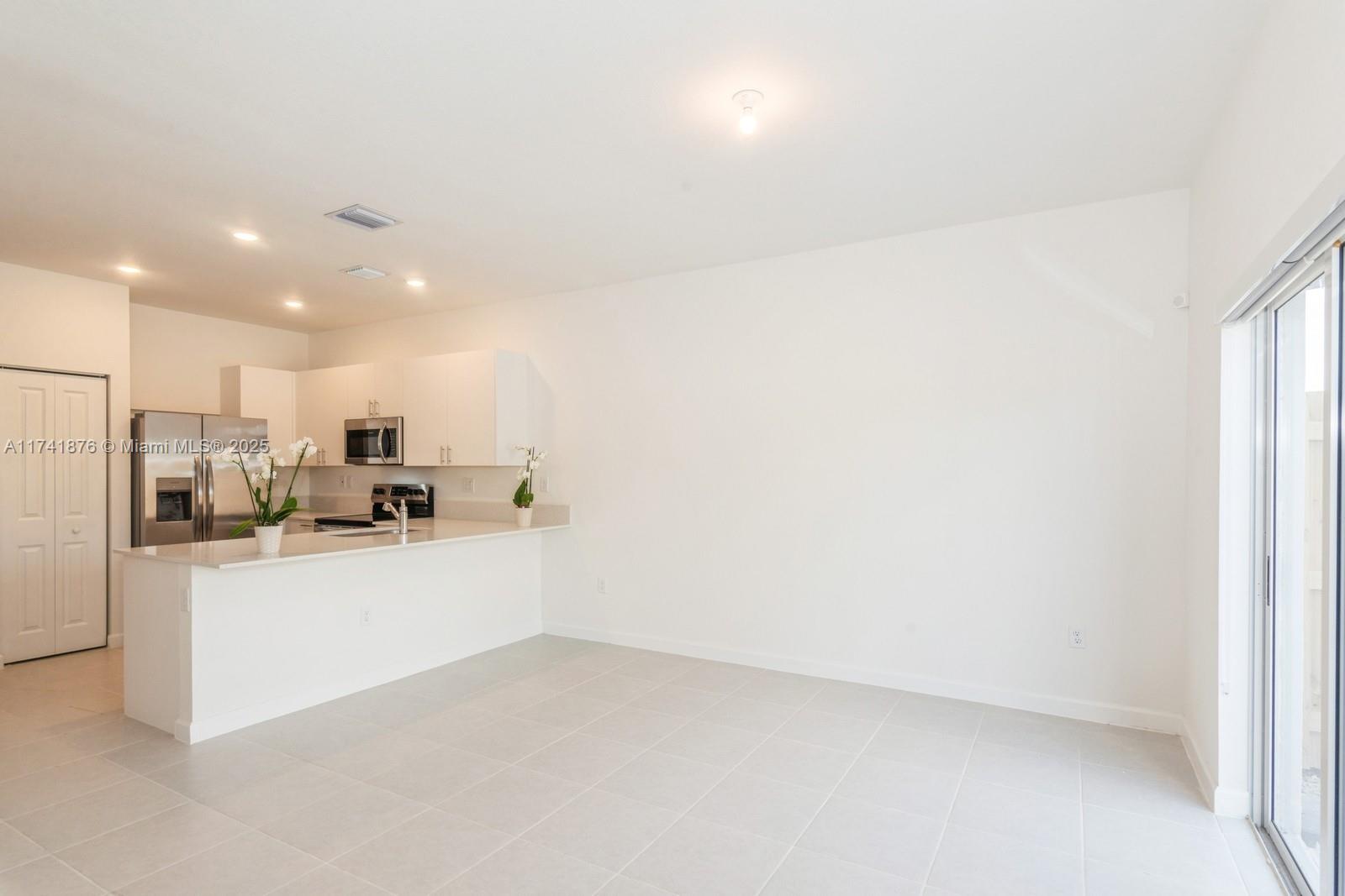 CEDAR POINTE - Residential