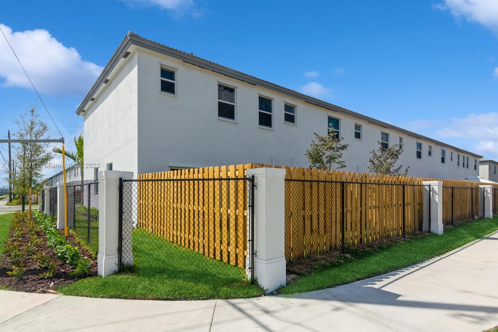 CEDAR POINTE - Residential