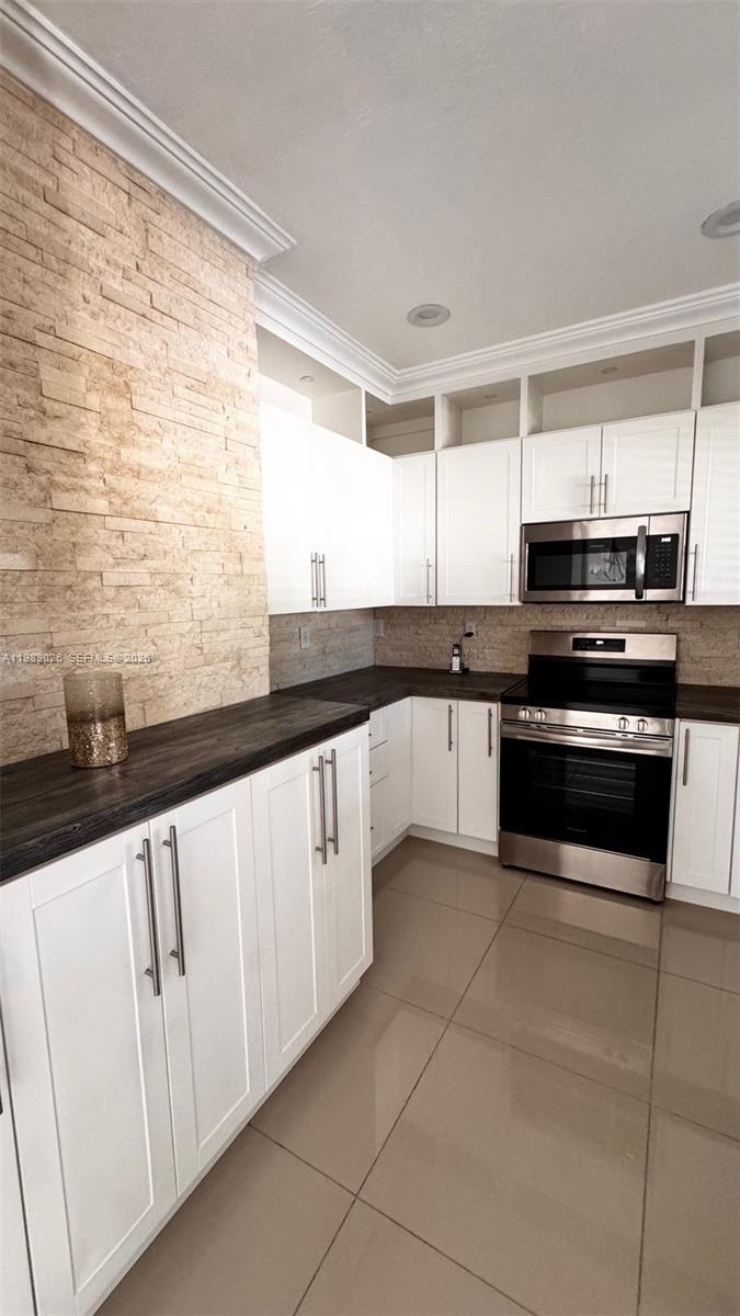 BIMINI AT THE OASIS - Residential Lease