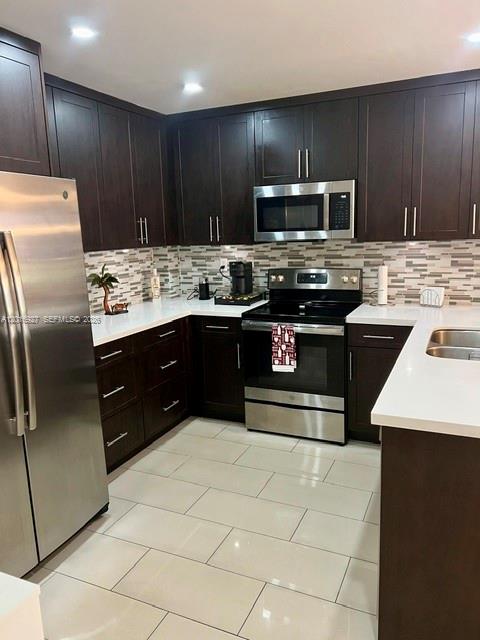 NORTHGATE TOWNHOUSE CONDO - Residential