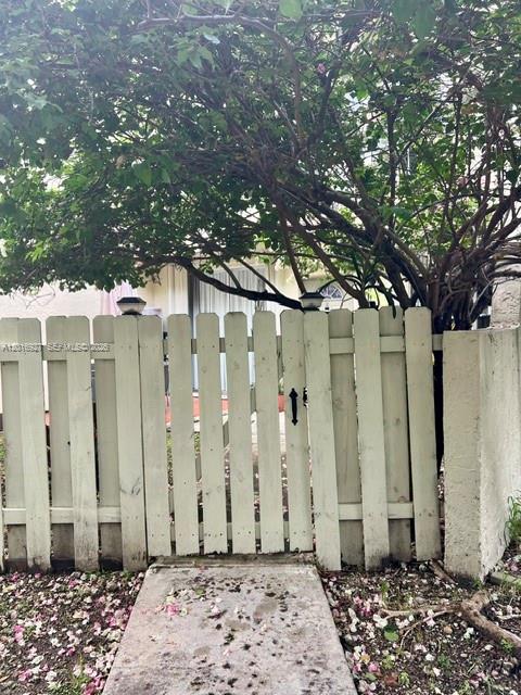 NORTHGATE TOWNHOUSE CONDO - Residential