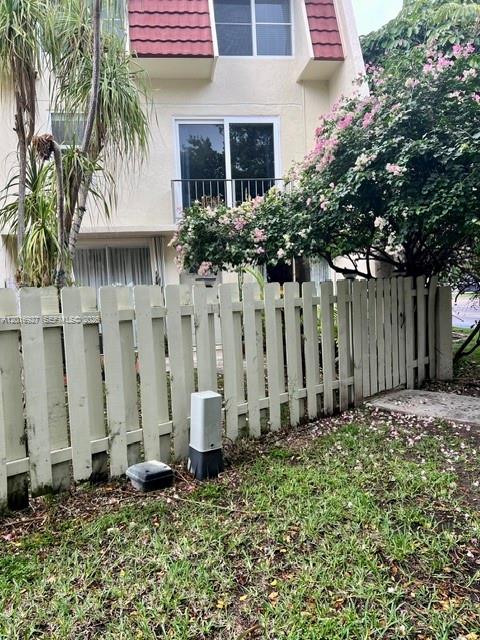 NORTHGATE TOWNHOUSE CONDO - Residential