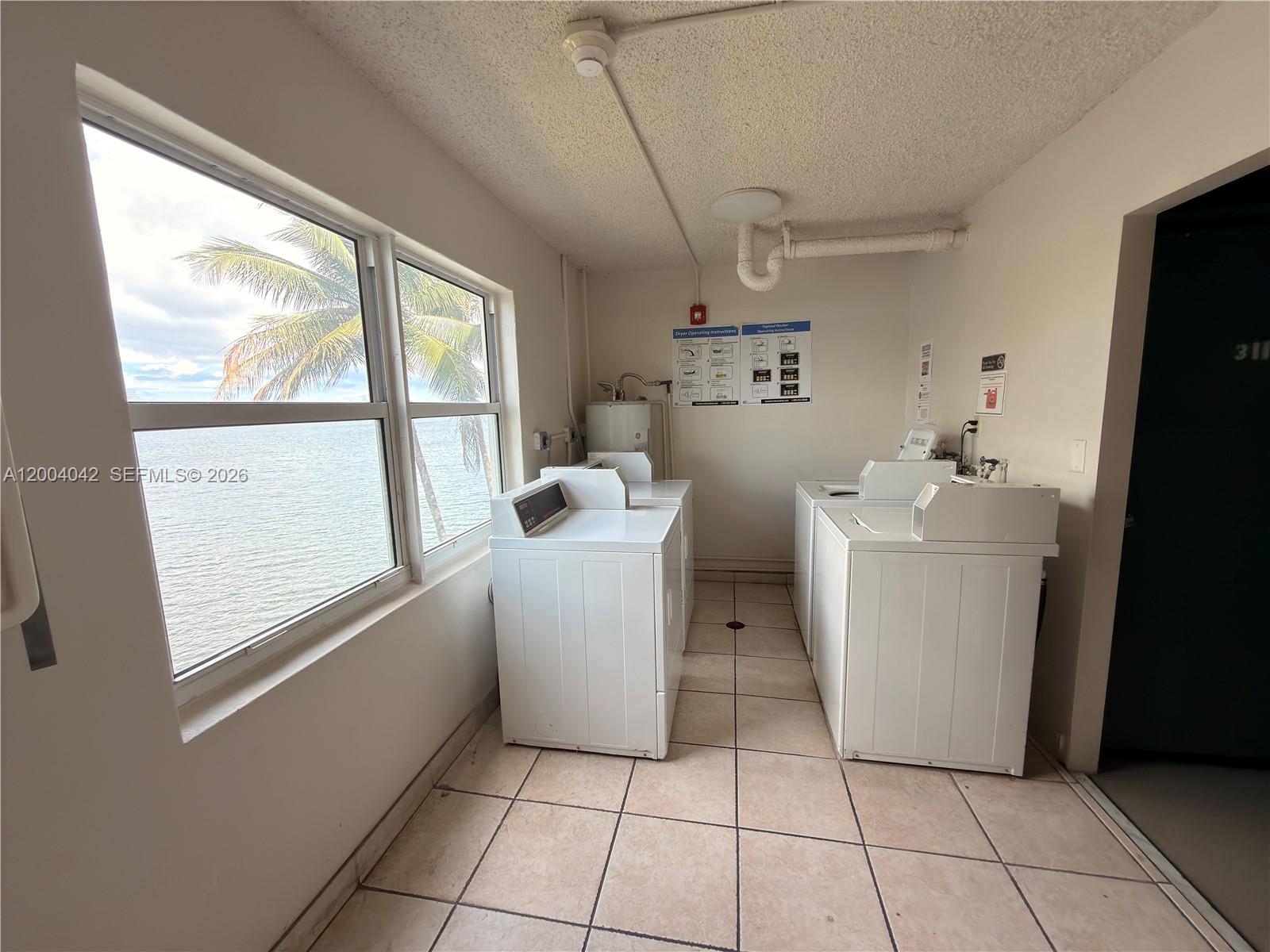 ROYAL BAHAMIAN WEST - Residential