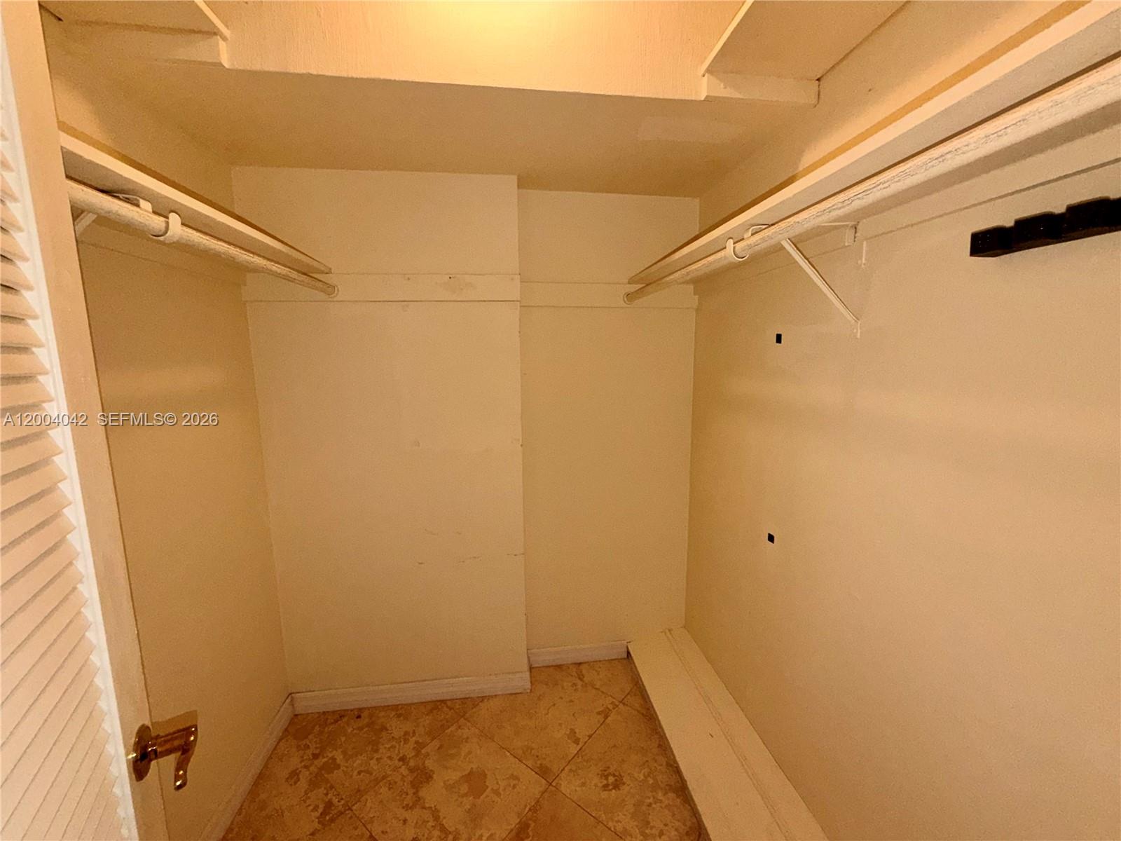 ROYAL BAHAMIAN WEST - Residential