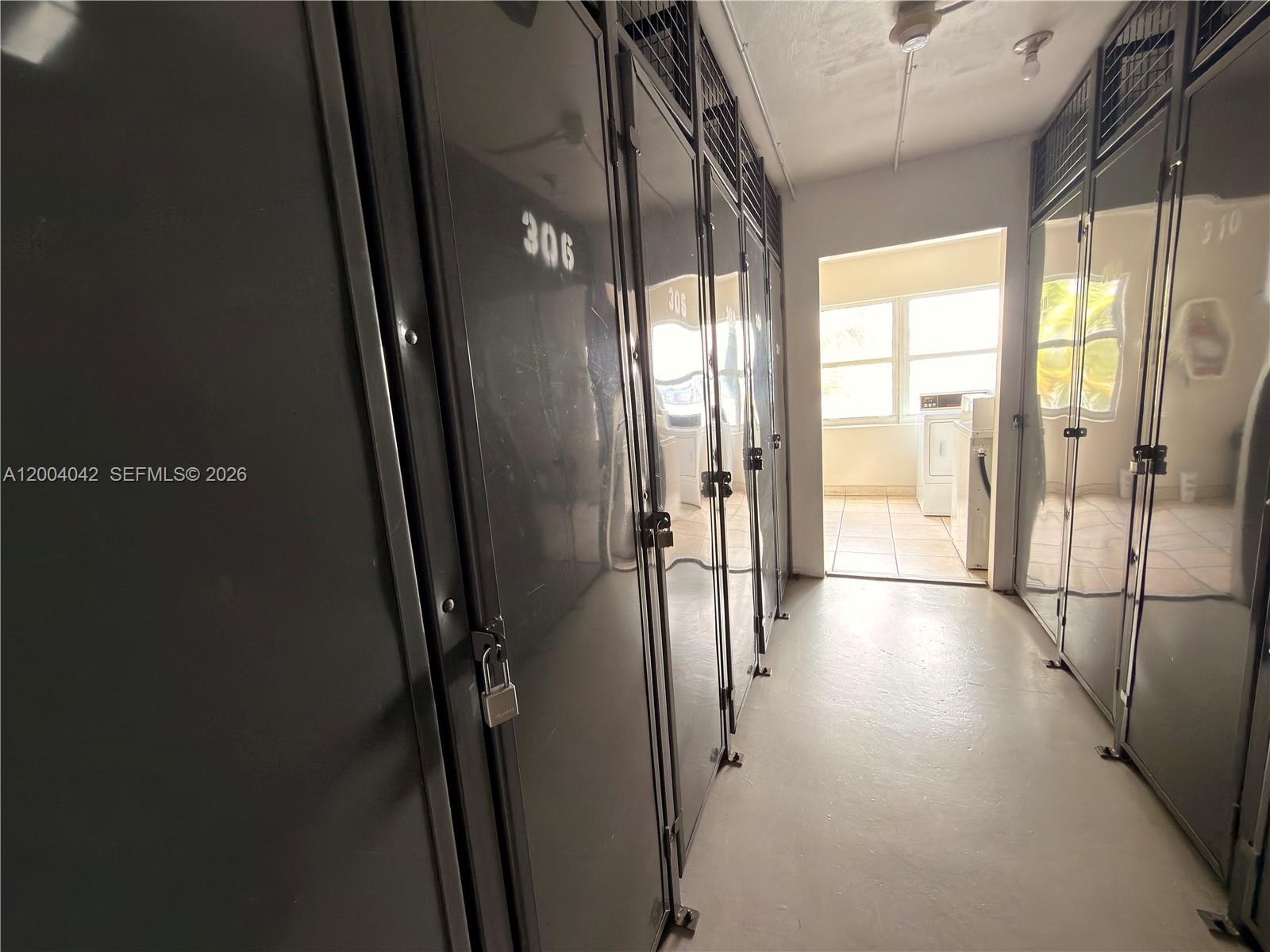 ROYAL BAHAMIAN WEST - Residential