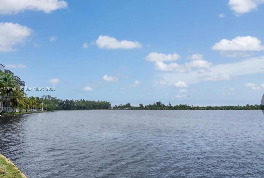 ROYAL BAHAMIAN WEST - Residential