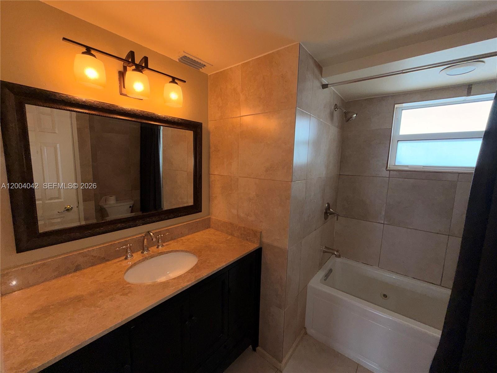 ROYAL BAHAMIAN WEST - Residential