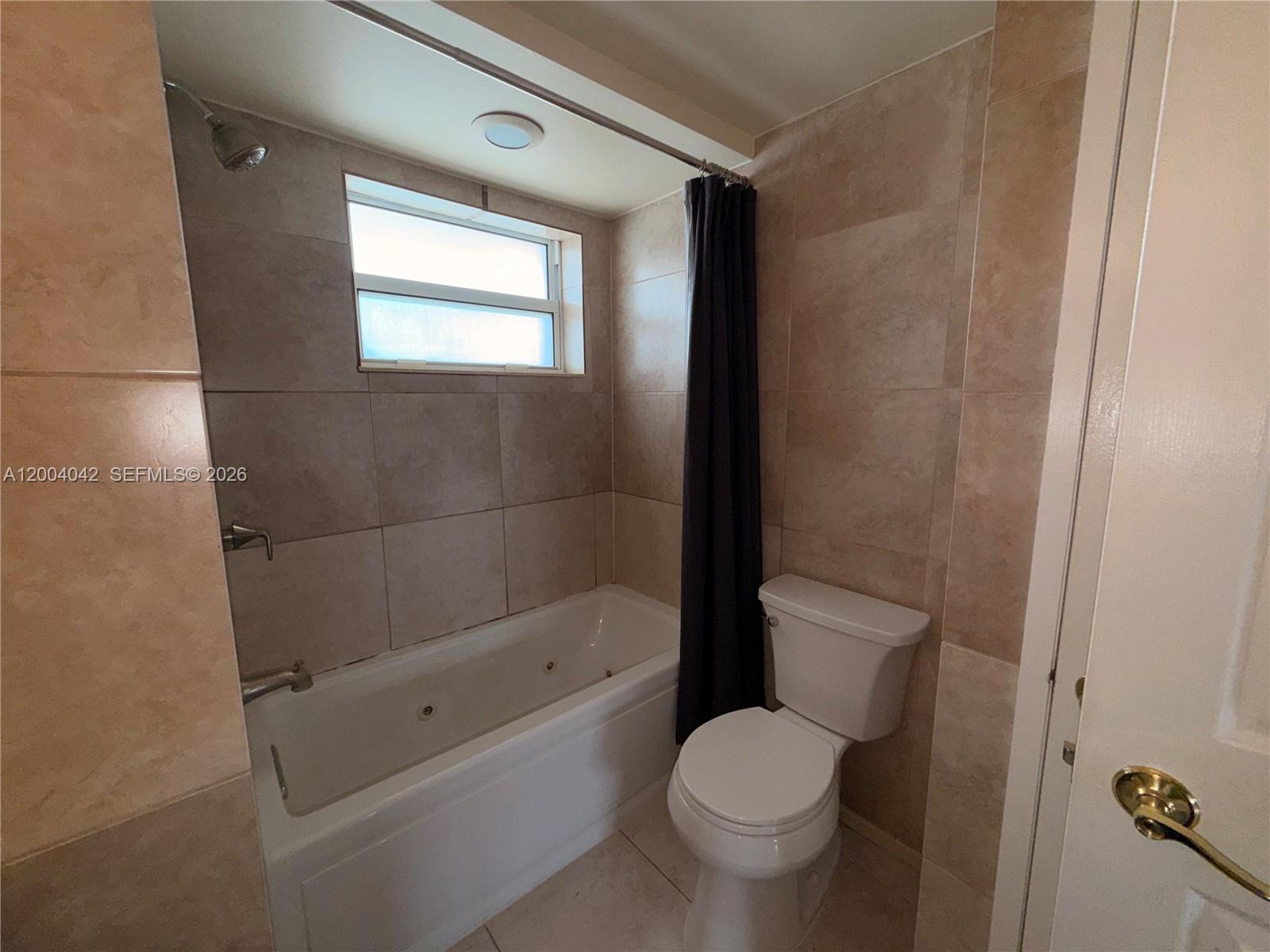 ROYAL BAHAMIAN WEST - Residential