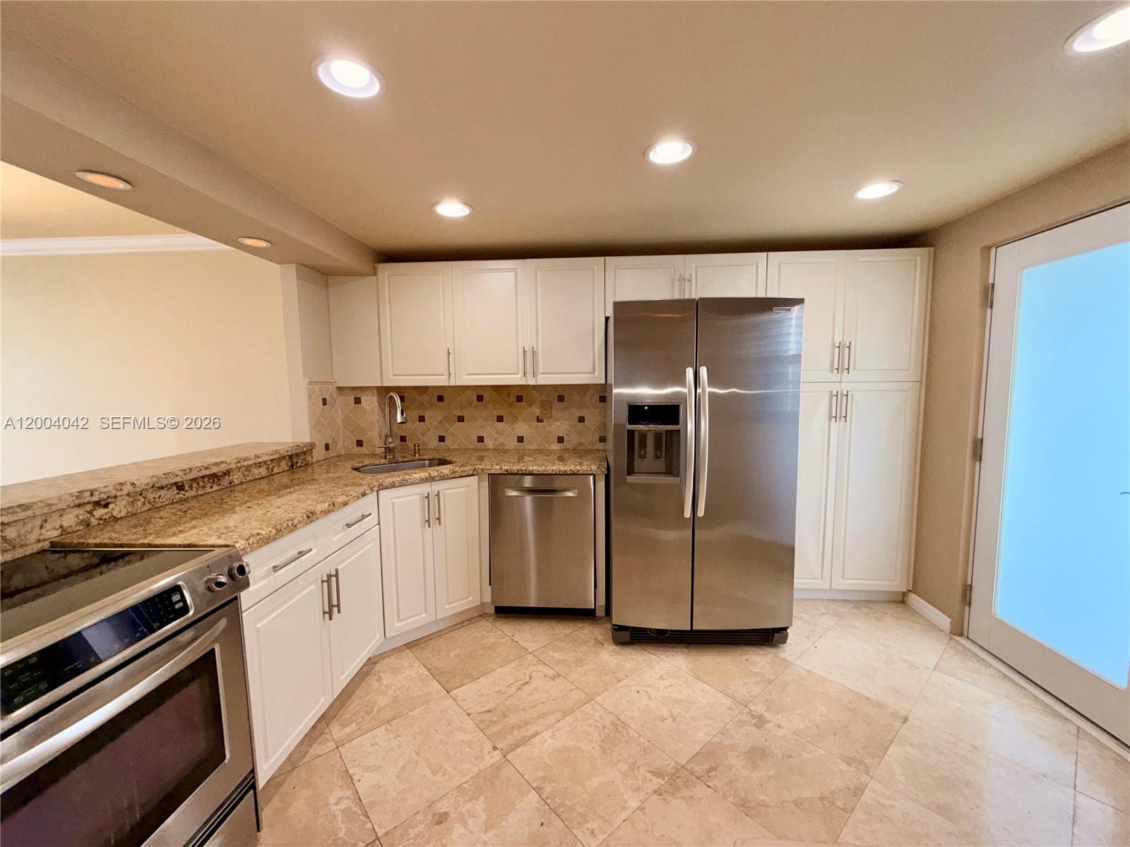 ROYAL BAHAMIAN WEST - Residential