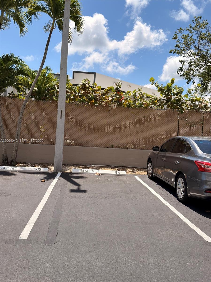 ROYAL BAHAMIAN WEST - Residential