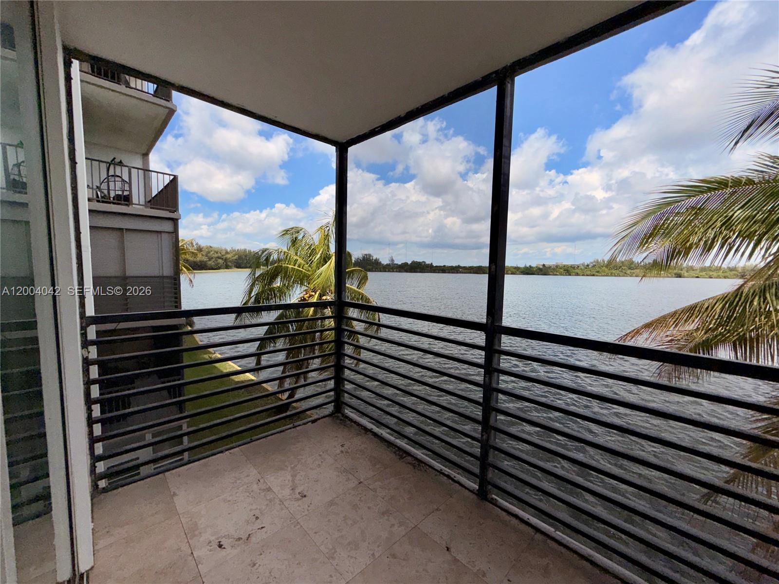 ROYAL BAHAMIAN WEST - Residential