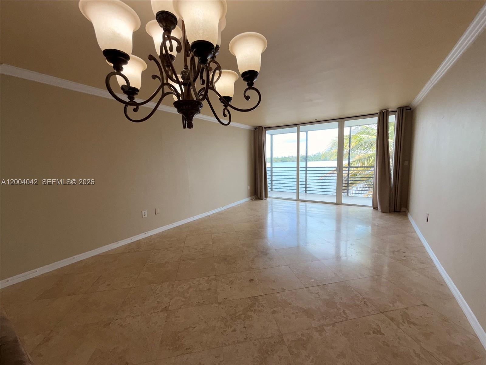 ROYAL BAHAMIAN WEST - Residential