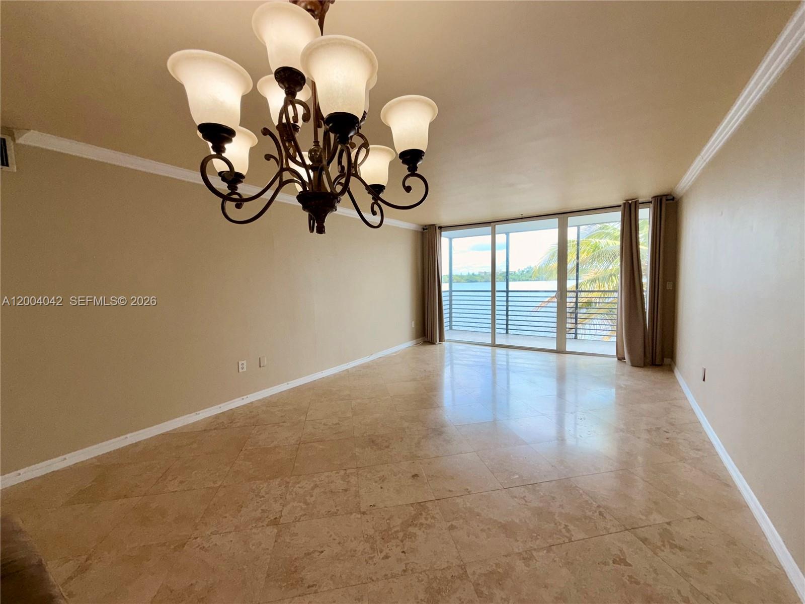 ROYAL BAHAMIAN WEST - Residential