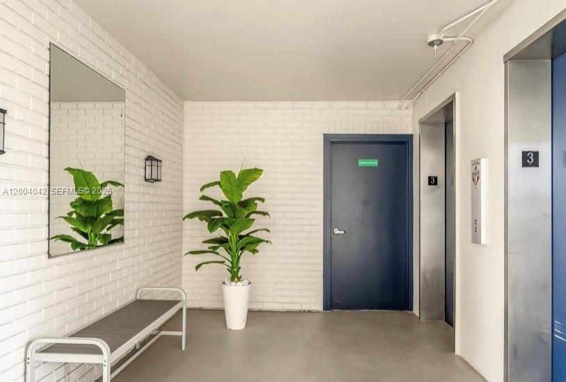 ROYAL BAHAMIAN WEST - Residential