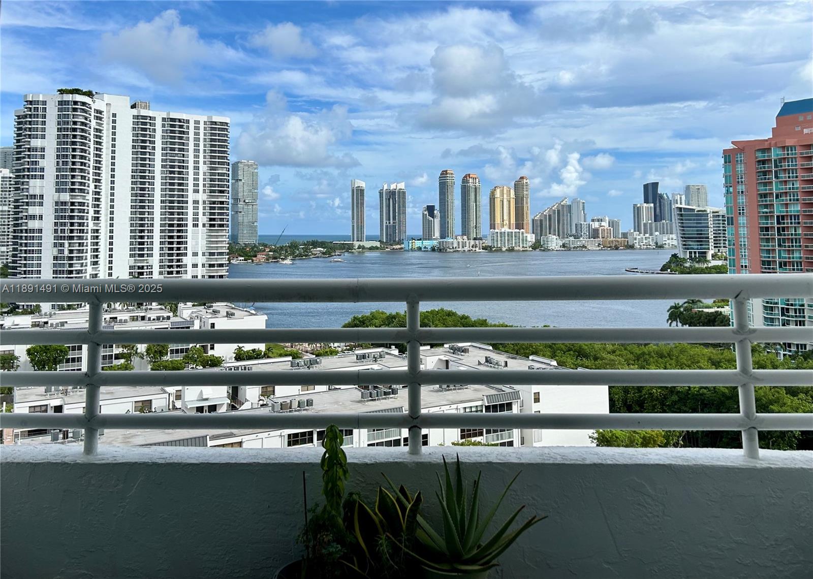 PARC CENTRAL AVENTURA EAS - Residential Lease