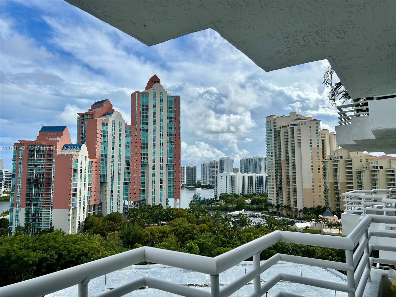 PARC CENTRAL AVENTURA EAS - Residential Lease