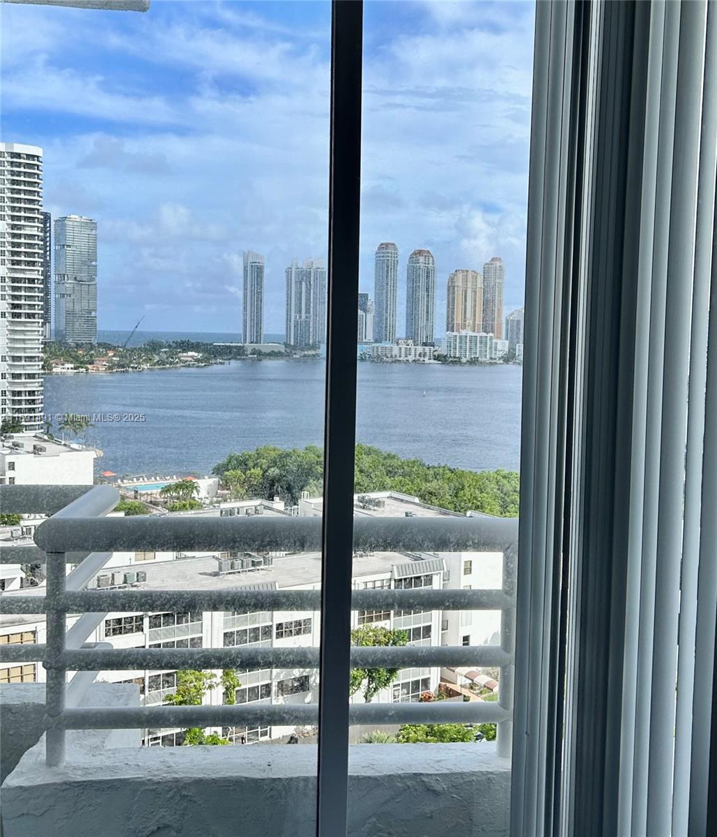 PARC CENTRAL AVENTURA EAS - Residential Lease