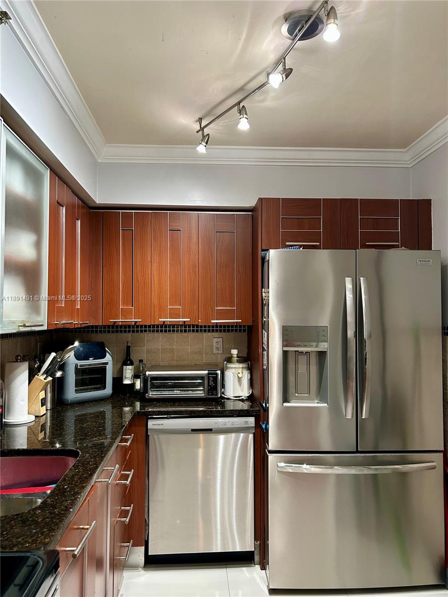 PARC CENTRAL AVENTURA EAS - Residential Lease