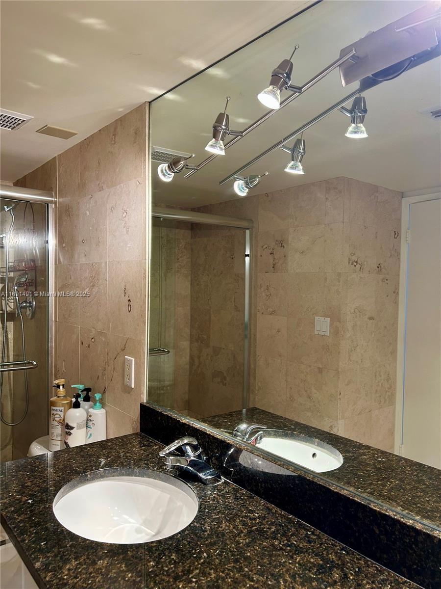 PARC CENTRAL AVENTURA EAS - Residential Lease