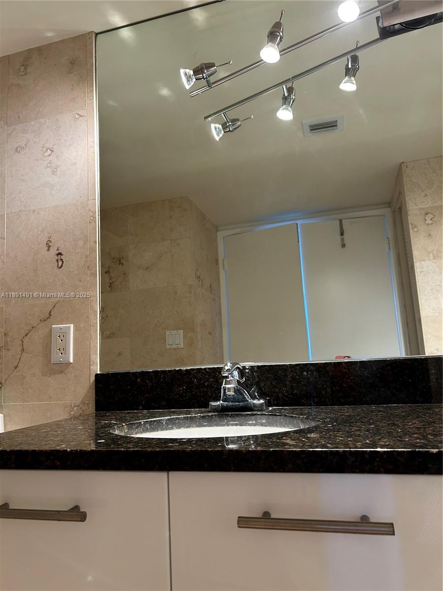 PARC CENTRAL AVENTURA EAS - Residential Lease
