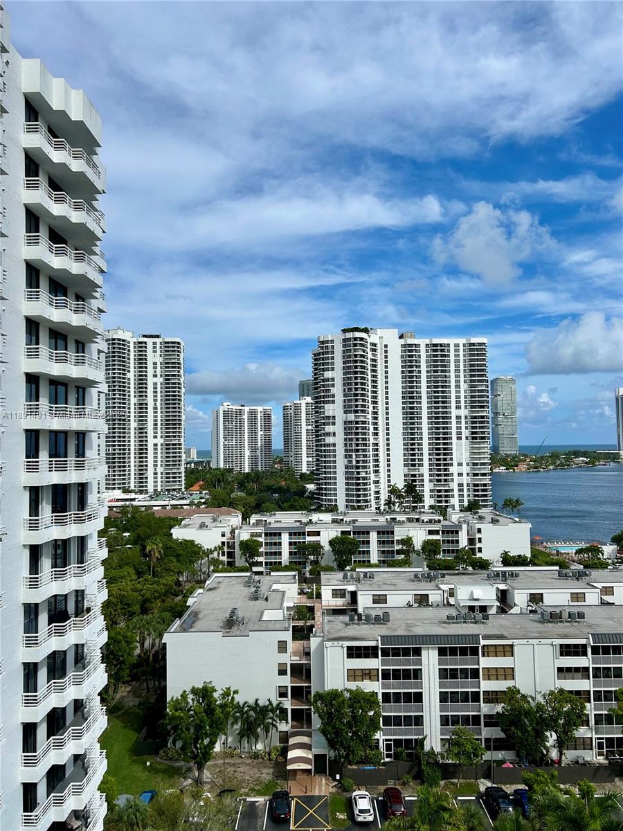 PARC CENTRAL AVENTURA EAS - Residential Lease