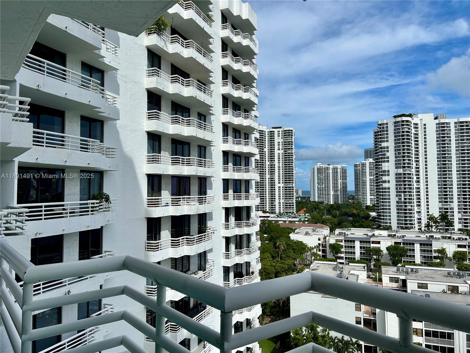 PARC CENTRAL AVENTURA EAS - Residential Lease