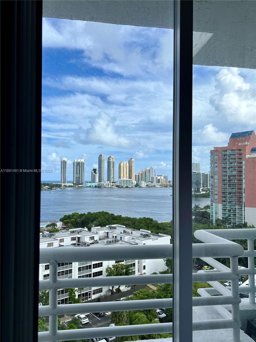 PARC CENTRAL AVENTURA EAS - Residential Lease