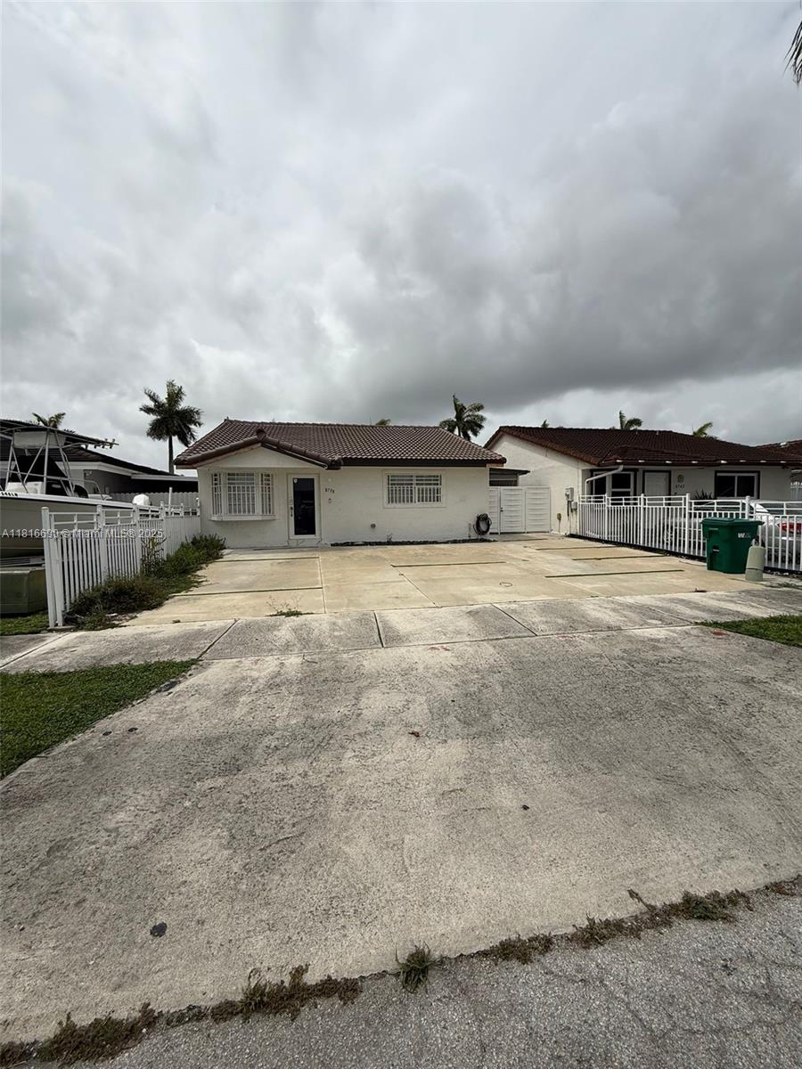 8738 Nw 116th Ter, Hialeah Gardens, Miami-Dade County, Florida - 3 Bedrooms  
2 Bathrooms - 