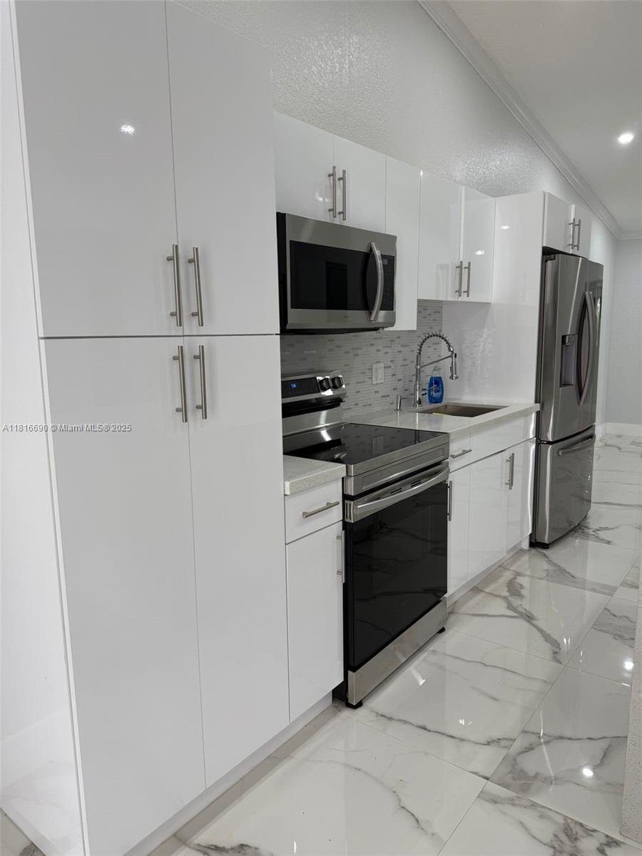 BILTMORE VILLAS SEC I - Residential Lease