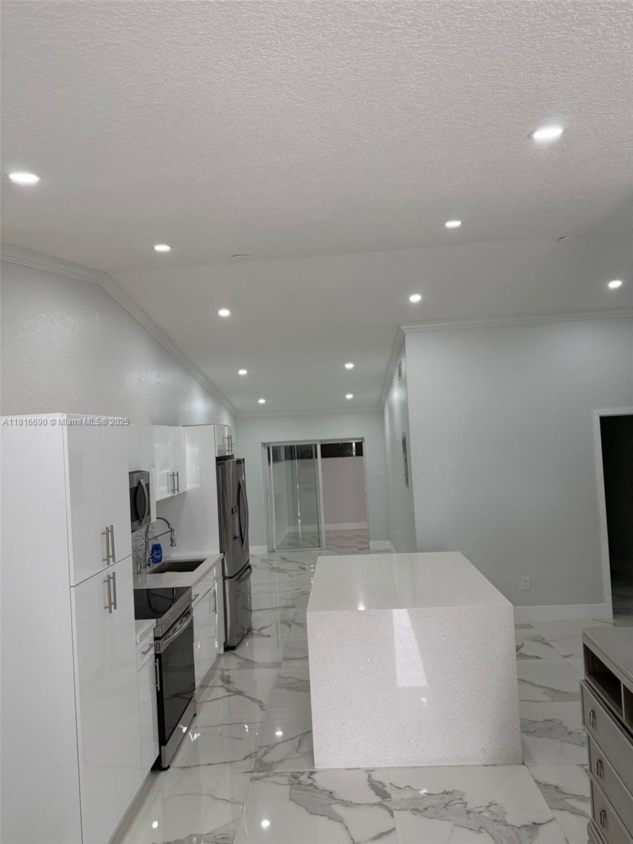 BILTMORE VILLAS SEC I - Residential Lease