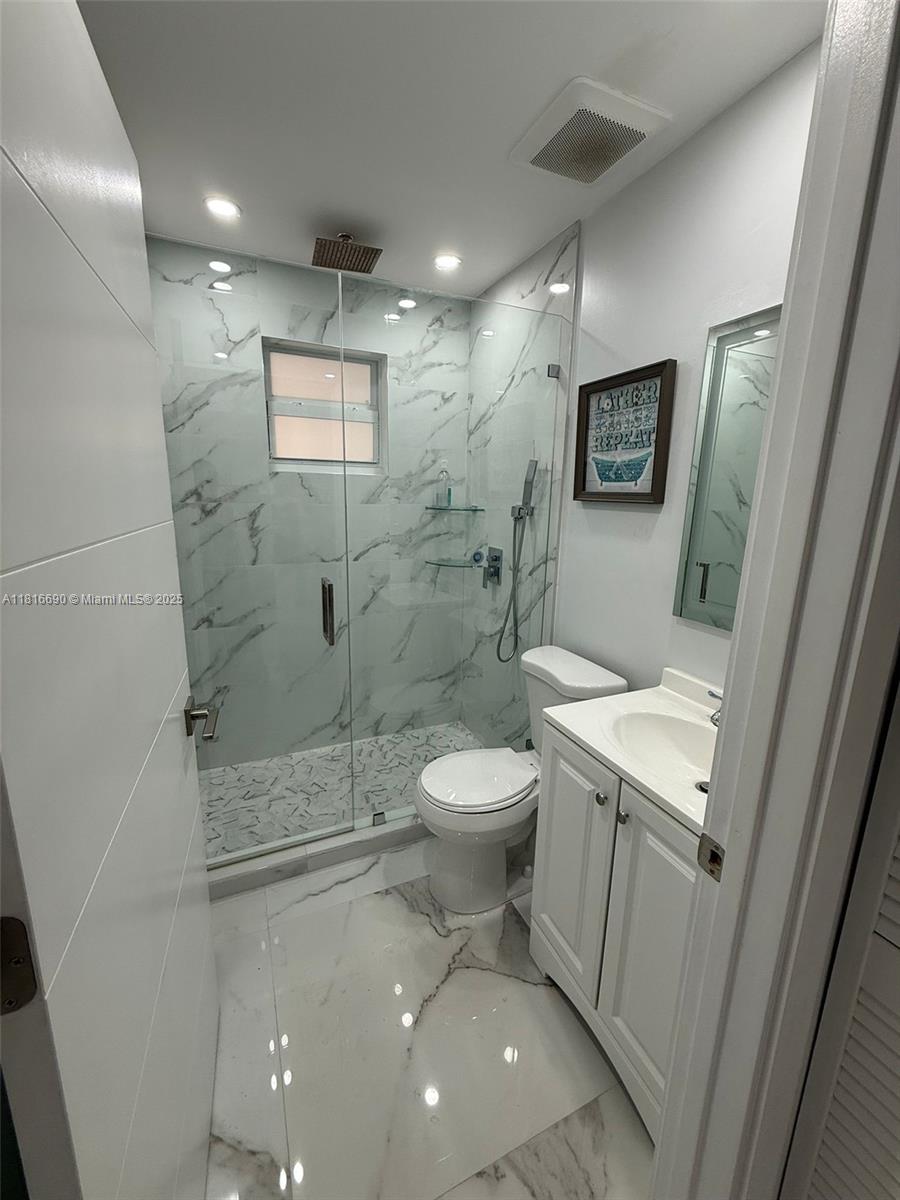BILTMORE VILLAS SEC I - Residential Lease