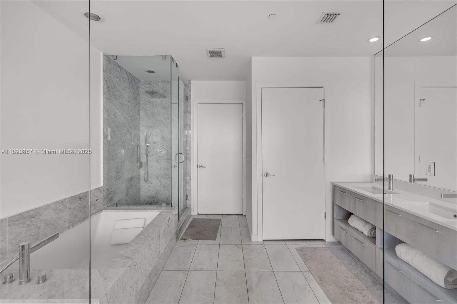 GRAN PARAISO CONDO - Residential