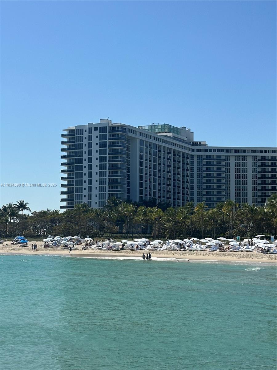 Amazing large studio with open kitchen right on the beach. All appliances including washer and dryer. Unit has interior closets and blinds. Enjoy amazing views to the ocean from this apartment. Walking distance to Bal Harbour shops. Building includes valet, parking, gym, sauna, hot tub, in house market, beach service, etc.