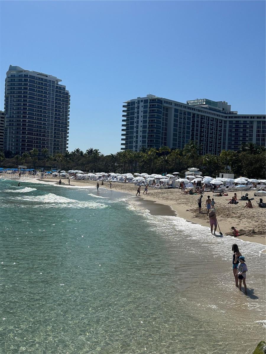 10275 Collins Ave 1402