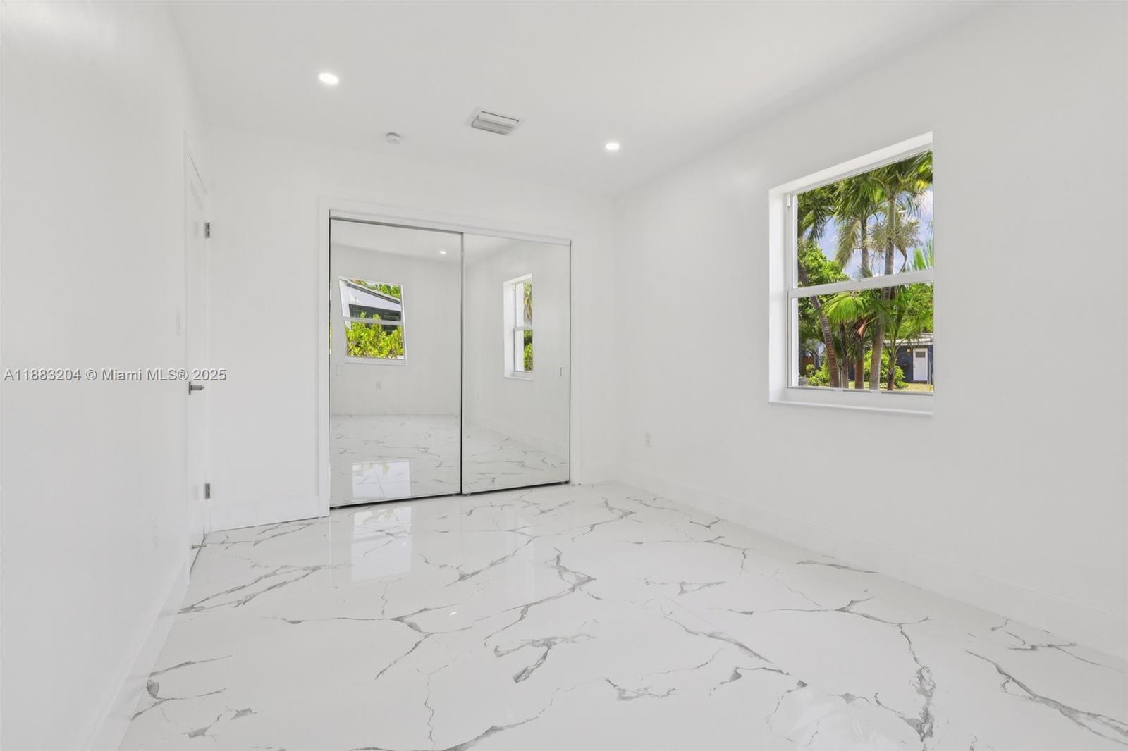 LAUDERDALE - Residential