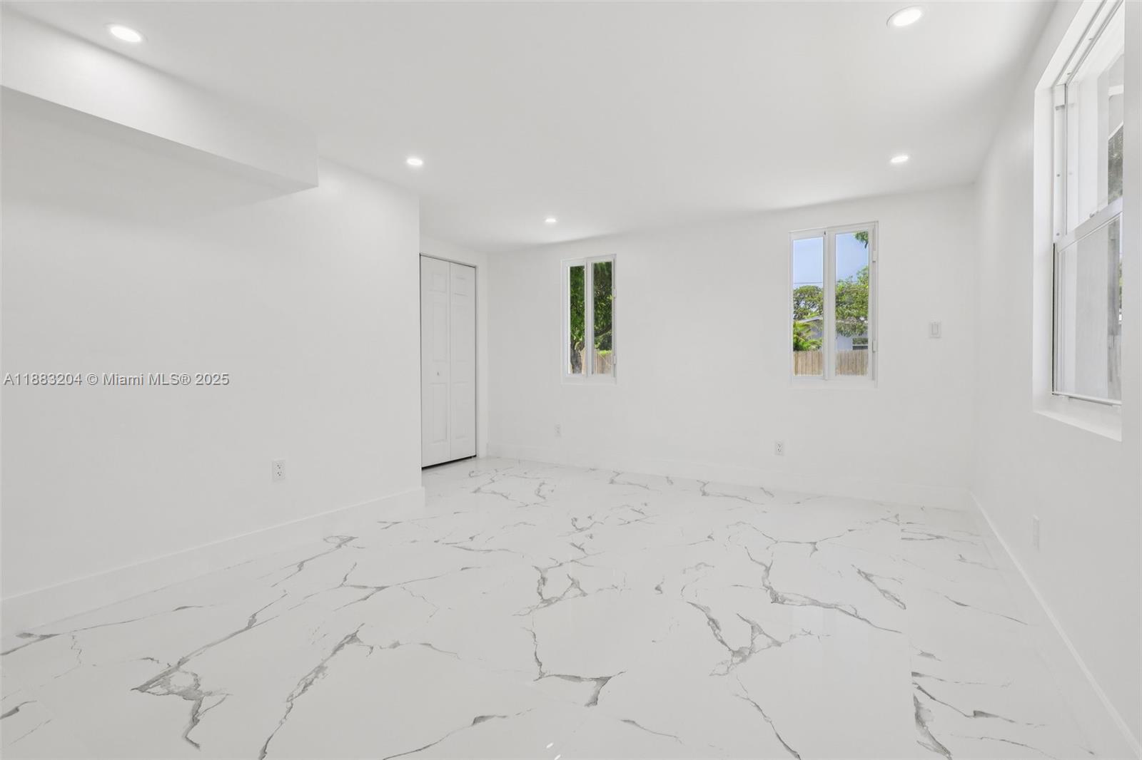 LAUDERDALE - Residential