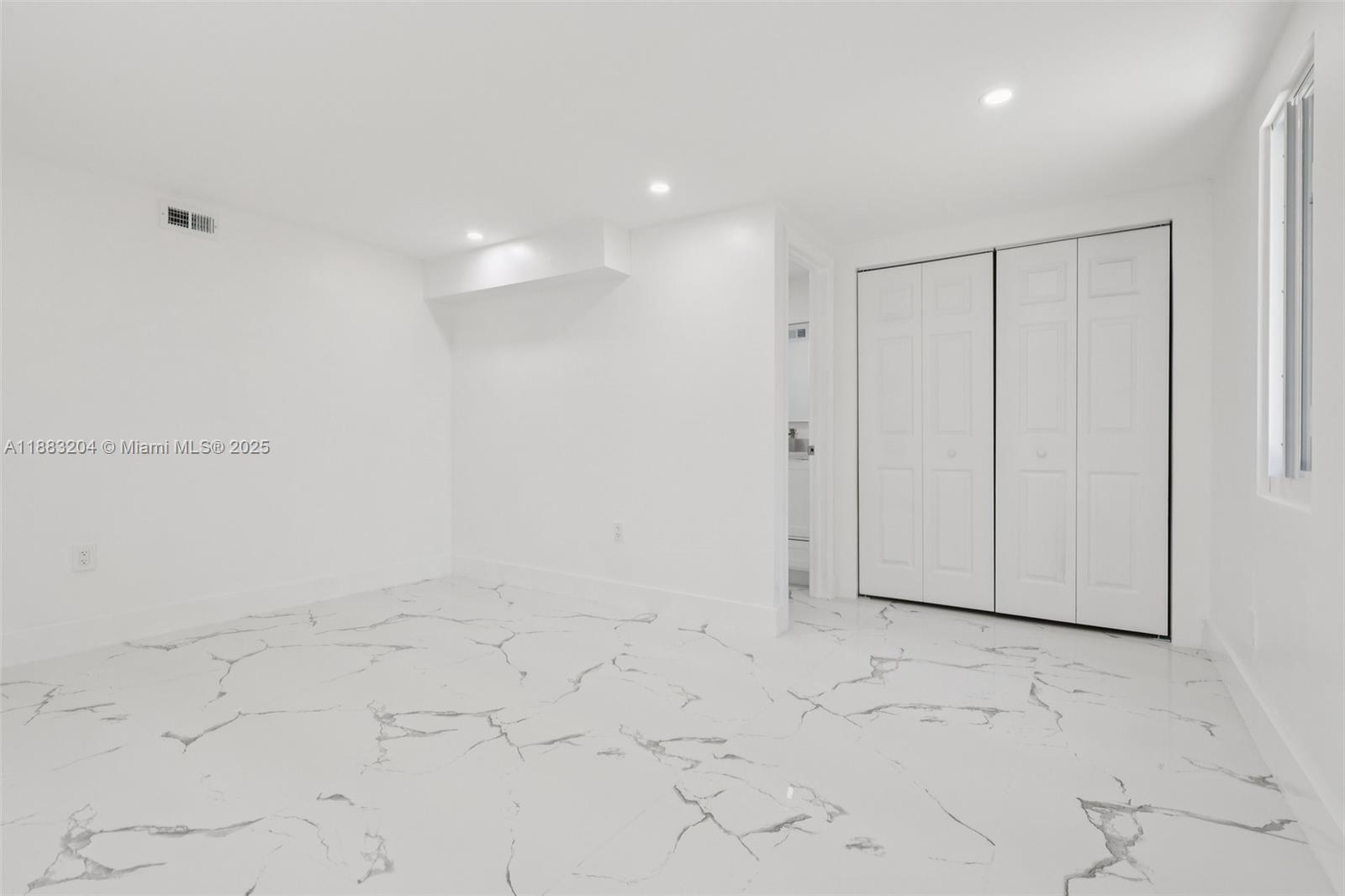 LAUDERDALE - Residential