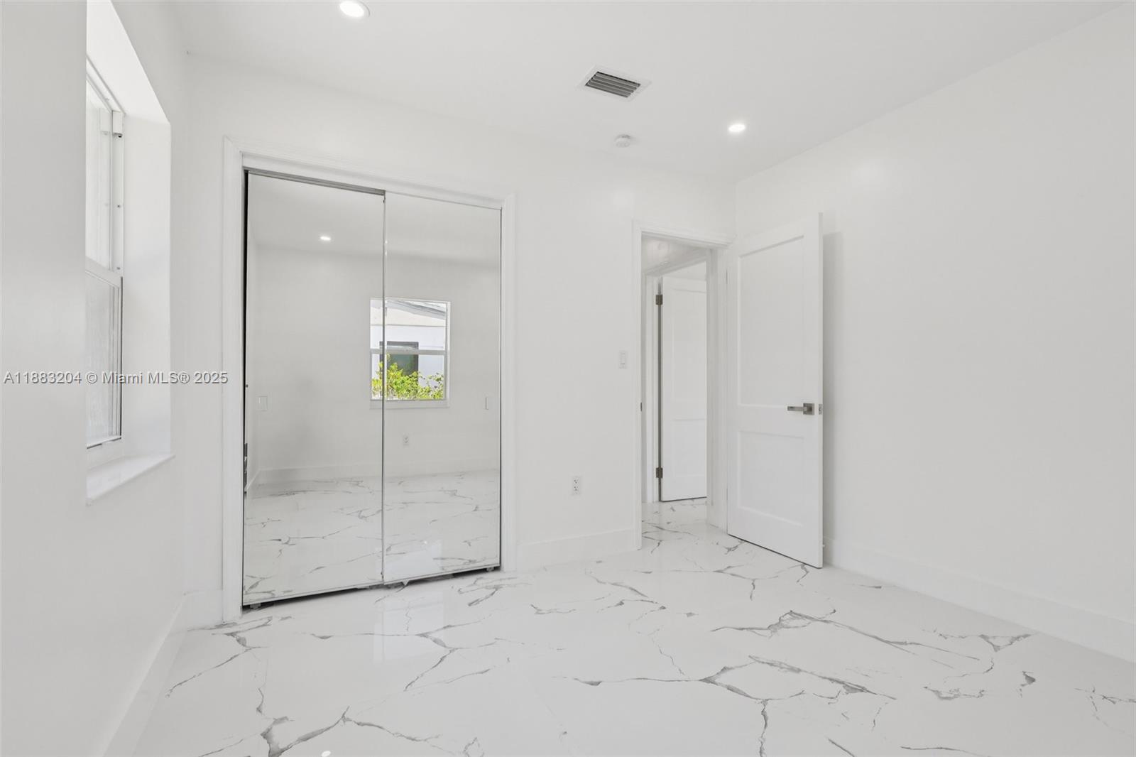 LAUDERDALE - Residential